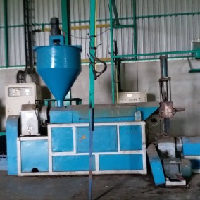 เครื่องหลอมเม็ดพลาสติก