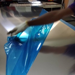 พลาสติกติดมากับอลูมิเนียมแผ่น