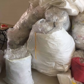 ถุงพลาสติกใส่เสื้อผ้า