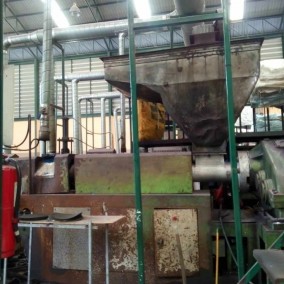 เครื่องหลอมพลาสติก