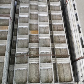 แบบอลูมิเนี่ยม